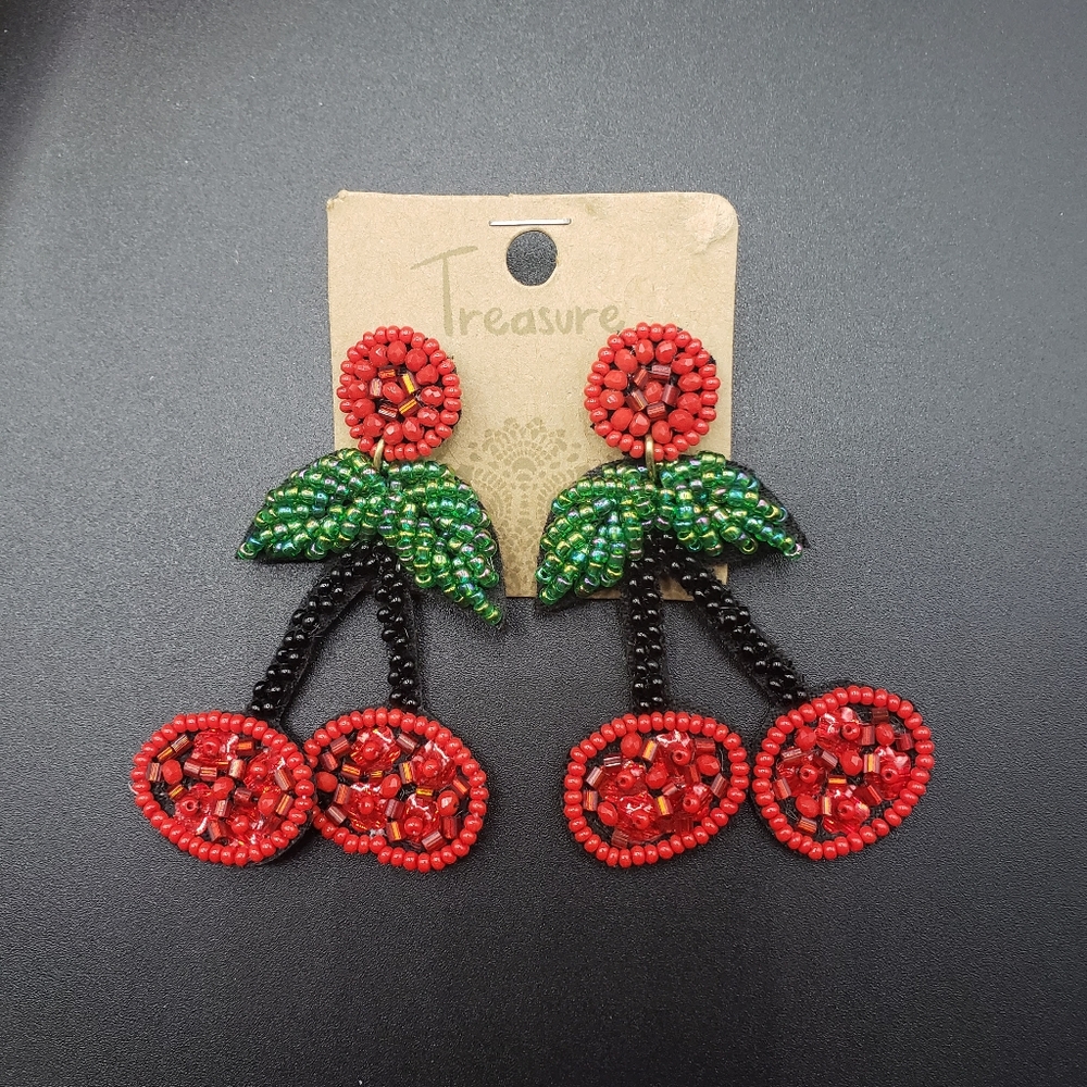 Beaded cherries earrings - pierced